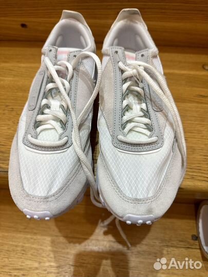 Кроссовки женские