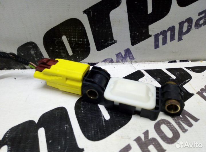 Датчик airbag задний Audi A4 B7 BWE 14.06.2006