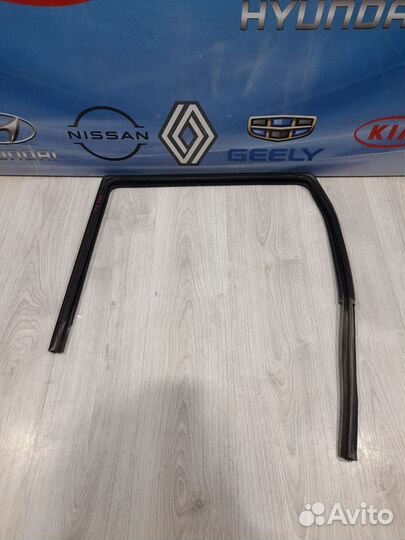 Уплотнитель зад проема стекла двери Renault duster