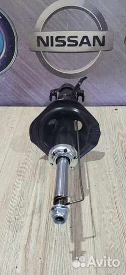 Амортизатор стойка перед Nissan tiida Прав