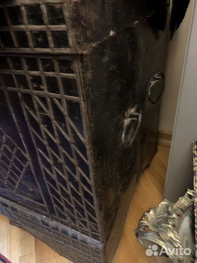 Сундук деревянный старинный, обитый железом