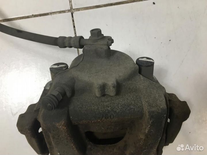 Суппорт передний правый Volkswagen Tiguan 5N1 2007