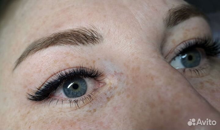 Мастер по наращиванию ресниц