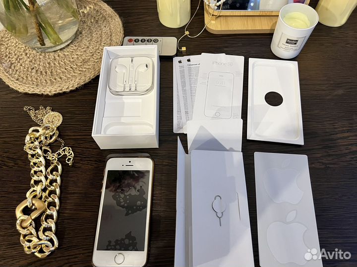 iPhone SE, 64 ГБ