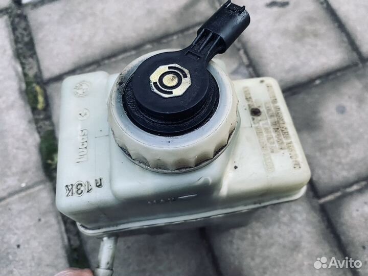 Бачок главного тормозного цилиндра BMW e38 e39