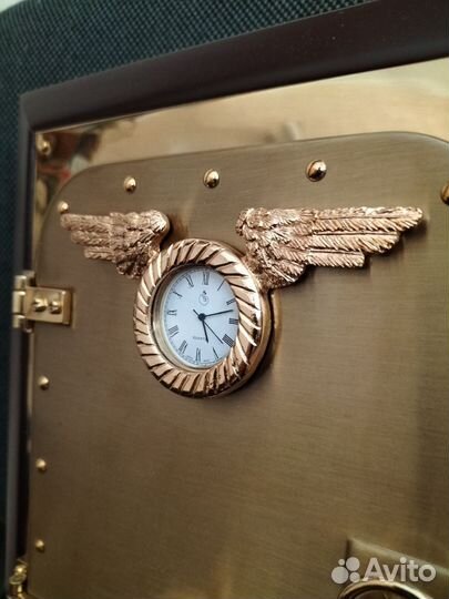 Ключница настенная с часами
