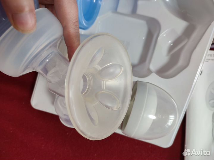 Молокоотсос Avent ручной с контейнерами для молока