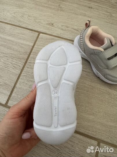 Продам кроссовки детские Tombi 20 размер