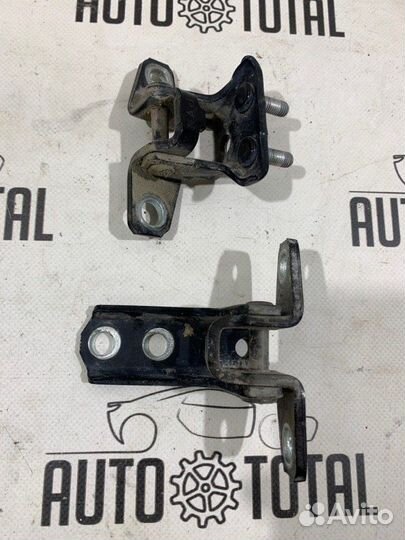 Петли двери задние правые Mitsubishi Lancer 10