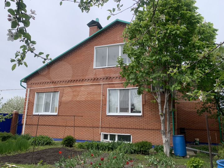 Коттедж 376,4 м² на участке 15 сот.