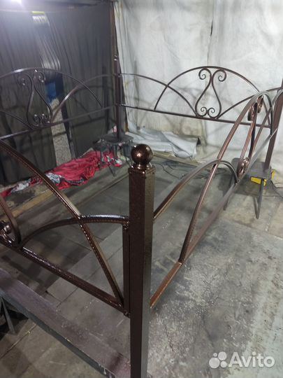 Оградка на кладбище