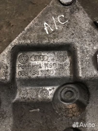 Кронштейн компрессора кондиционера VAG