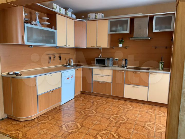 3-к. квартира, 105 м², 8/10 эт.