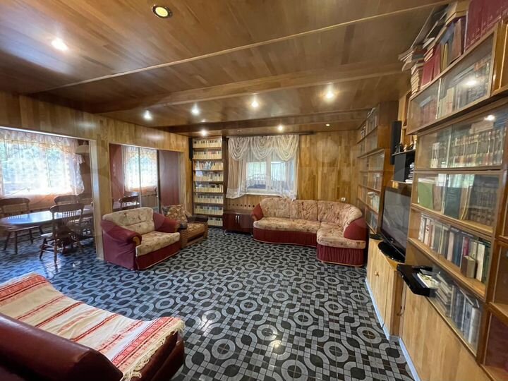 Дом 358 м² на участке 12 сот.