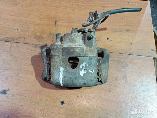 Суппорт тормозной передний левый Volkswagen Passat