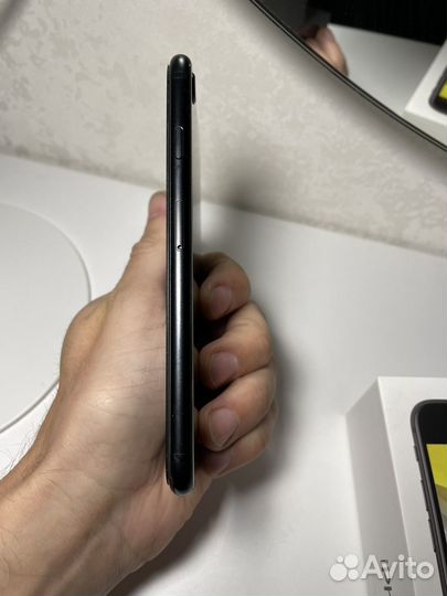 iPhone SE, 128 ГБ