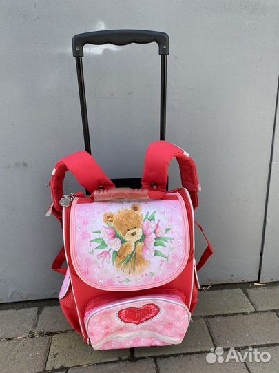 Рюкзак на колесиках,с большой выдвигающейся ручко