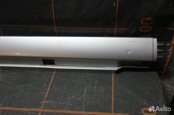 Накладка порога правая - Volkswagen Passat B7