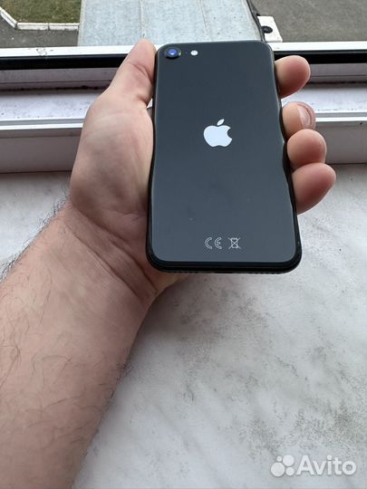 Телефон iPhone se 2020