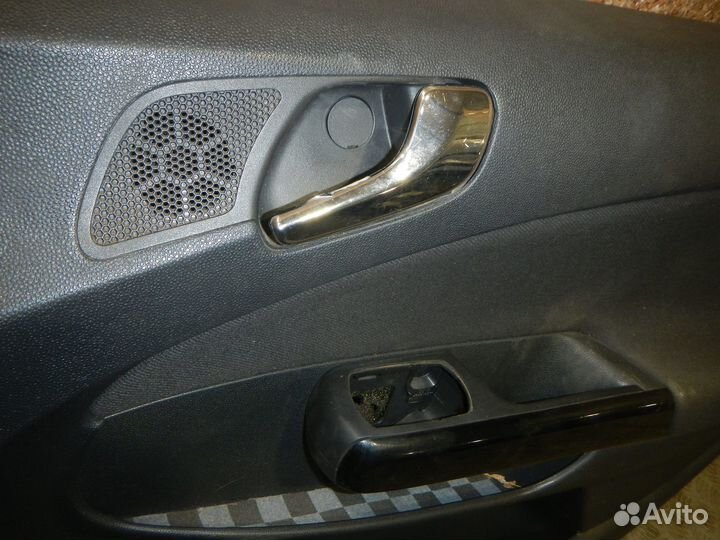 Обшивка двери передней правой, Opel (Опель) -corsa