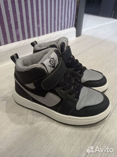 Продам детские ботиночки