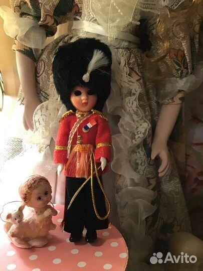 Фигурка фарфоровая Англмйского часового