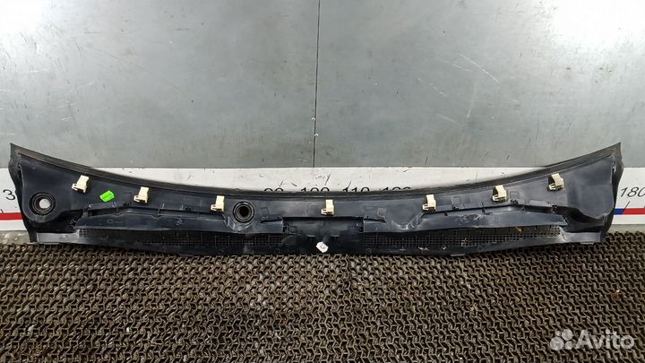 Накладка декоративная (жабо, дождевик) renault megane 3 2009