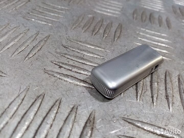 Б/У Фиксатор тяги замка двери передзад LR#005