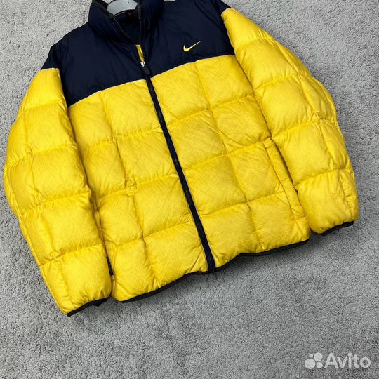 Пуховик Nike Vintage. Есть свуш на спине