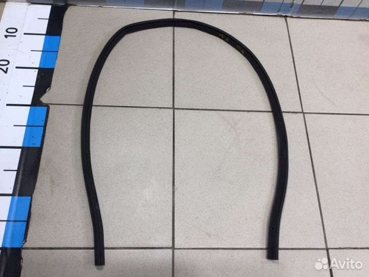 Уплотнитель капота Mazda 3 BL 2009-2013