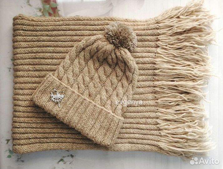 Вязаные шапка и шарф