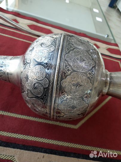 Полностью Серебряный кувшин