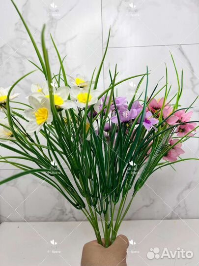 Цветы тюльпаны, нарциссы, гвоздики искусственные