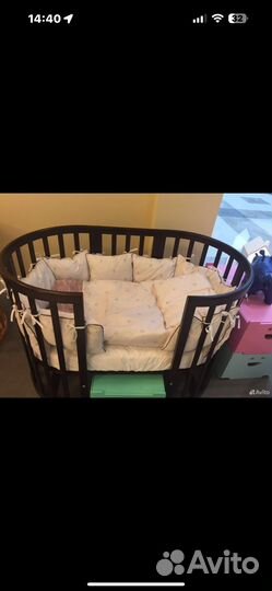 Детская кроватка с маятником круглая