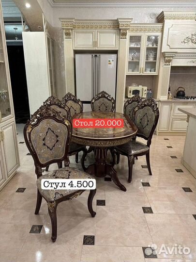 Стол и стулья новые. Кухонный стол