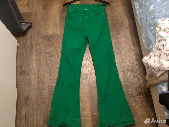 Изумрудные джинсы клеш M высокая посадка