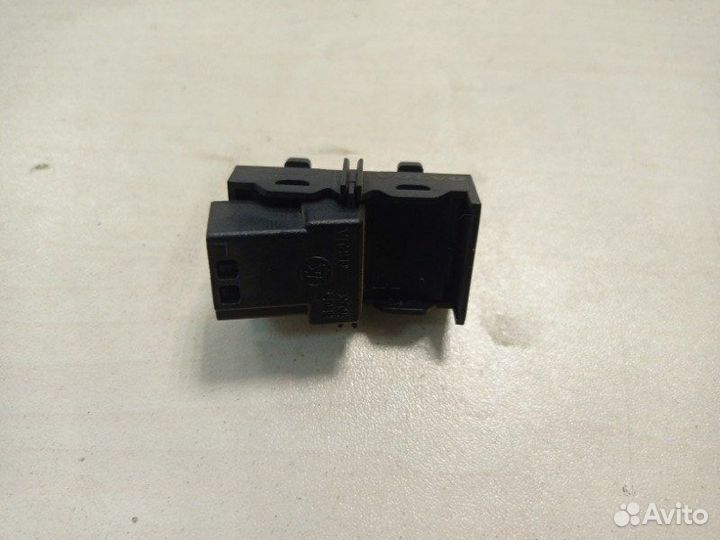 Кнопка центрального замка передняя левая Volvo S80