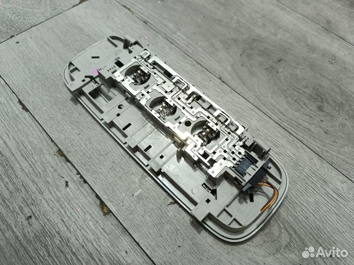 Задний плафон в потолок для Volkswagen Golf+ 2012