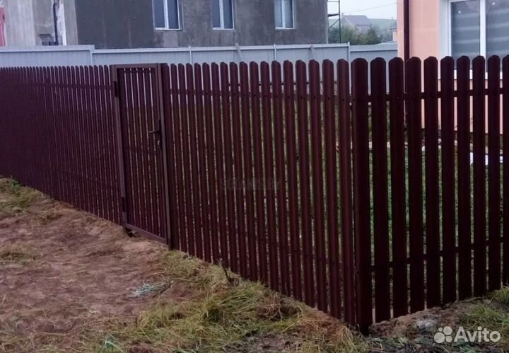 Забор из евроштакетника профессионально качественн