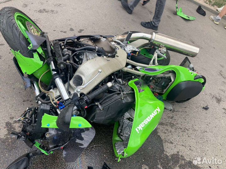 Kawasaki ZX9R 1999 год по запчастям