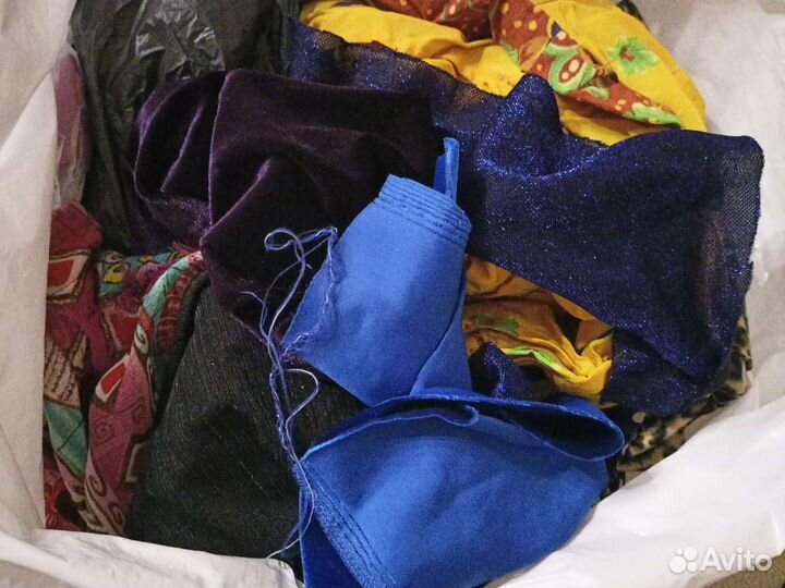 Обрезки ткани, меха