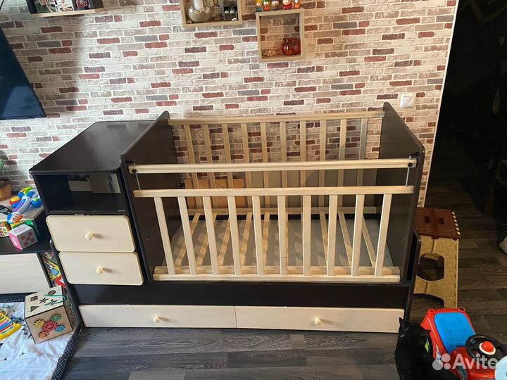 Детская кровать трансформер с маятником