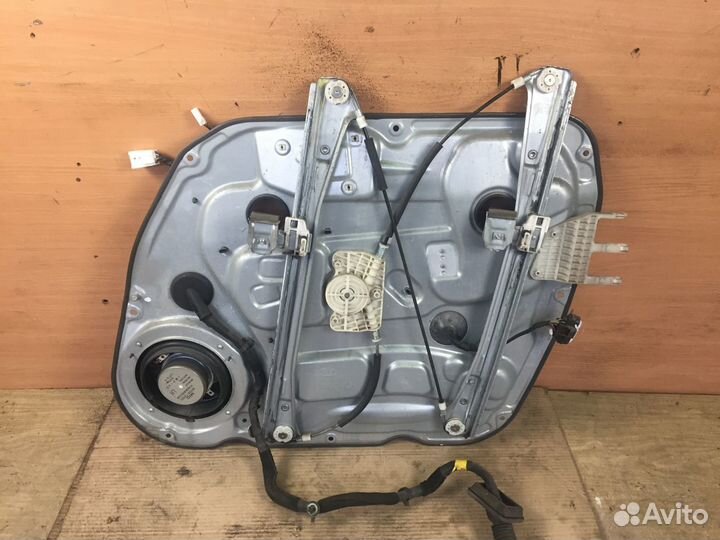 Стеклоподъёмник пер. левый Kia Carens, 2008г