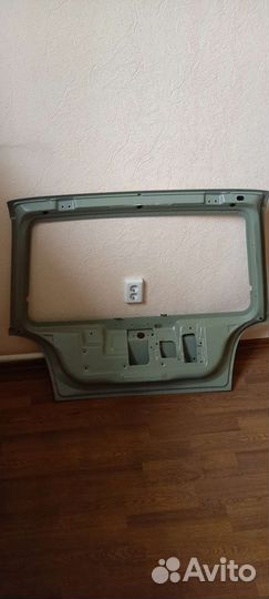 Дверь багажника