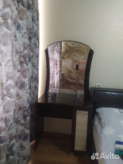 Туалетный столик с зеркалом бу