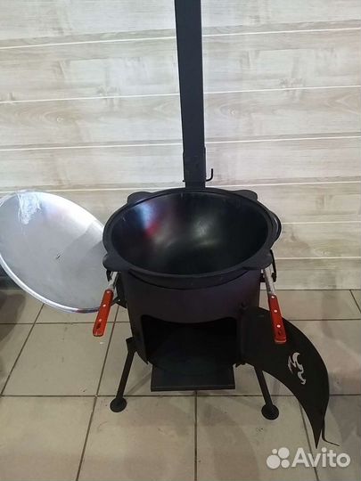 Казан на 12 литров и печь с дверцей и трубой