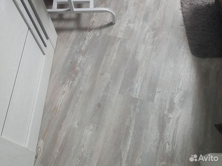 Укладка ламината и кварцвинила