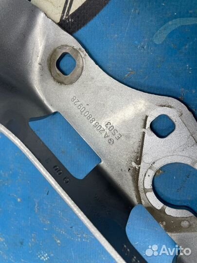 Петля капота передняя правая Mercedes-Benz C-Class