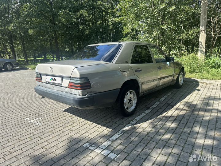 Mercedes-Benz W124, 1986
