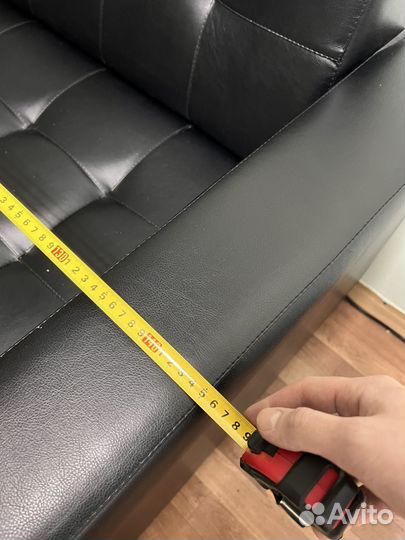 Кожаный диван